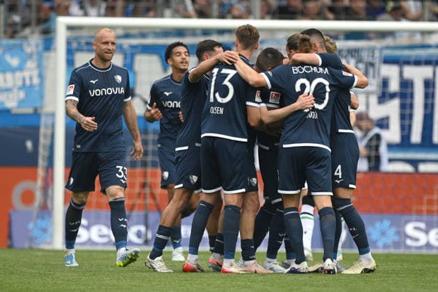 Torjubel VFL Bochum nach dem Tor zum 1-1 durch Farid ALFA-RUPRECHT (BO) jubelnd, Jubel, Begeisterung, Freude, Emotion Fussball 2. Bundesliga, 33. Spieltag, VfL Bochum (BO) - Hannover 96 1-1 am 09.05.2026 im Vonovia Ruhrstadion Bochum Deutschland. DFL regulations prohibit any use of photographs as image sequences and or quasi-video Â
