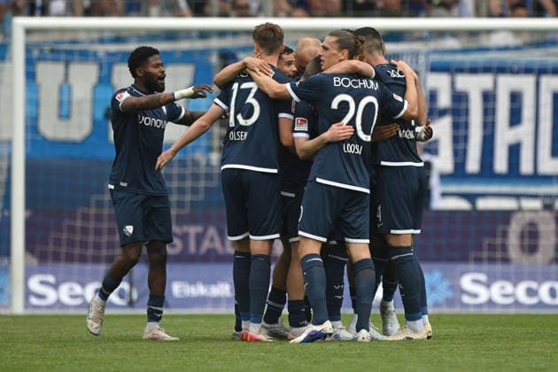 Torjubel VFL Bochum nach dem Tor zum 1-1 durch Farid ALFA-RUPRECHT (BO) jubelnd, Jubel, Begeisterung, Freude, Emotion Fussball 2. Bundesliga, 33. Spieltag, VfL Bochum (BO) - Hannover 96 1-1 am 09.05.2026 im Vonovia Ruhrstadion Bochum Deutschland. DFL regulations prohibit any use of photographs as image sequences and or quasi-video Â