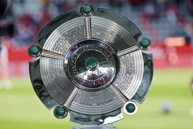 München, Deutschland: 09. Mai 2026 - 1. Frauen Bundesliga - 25. Spieltag - FC Bayern München vs. Eintracht Frankfurt Im Bild: Symbolbild deutsche Fußballmeisterschale der Frauen 2025 26, die heute den Spielerinnen vom FC Bayern beim letzten Heimspiel überreicht wird Copyright: HMBxMedia MadeleinexFantini