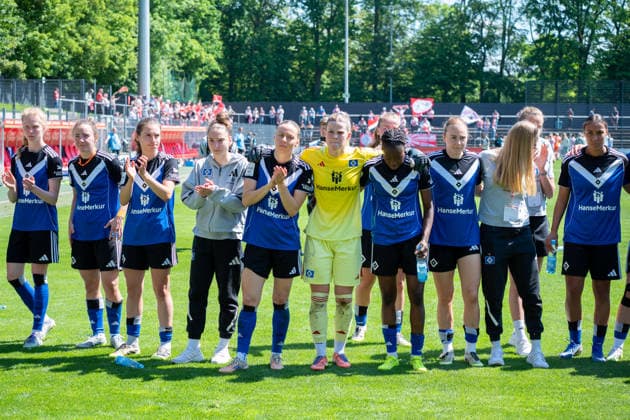 Deutschland: Fussball Google Pixel Frauen-Bundesliga 2025 2026 - 1.FC Köln vs Hamburger SV - 25. Spieltag - Franz-Kremer-Stadion (Köln): nach dem Spiel Lea Paulick (Hamburger SV, 25) Magou Doucoure (Hamburger SV, 2) Melanie Brunnthaler (Hamburger SV,11) Niedergeschlagene Copyright: xOrhanxHabashx