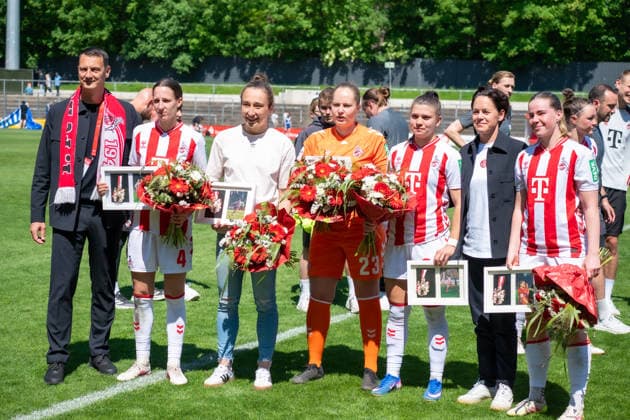 Deutschland: Fussball Google Pixel Frauen-Bundesliga 2025 2026 - 1.FC Köln vs Hamburger SV - 25. Spieltag - Franz-Kremer-Stadion (Köln): Letztes Spiel mit 1. FC Köln für Adriana Achcinska (1.FC Köln, 9) Martyna Wiankowska (1.FC Köln, 26) Sara Agrez (1.FC Köln, 4) Aurora Mikalsen (1.FC Köln, 23) Copyright: xOrhanxHabashx