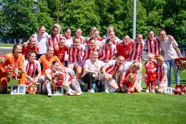 Deutschland: Fussball Google Pixel Frauen-Bundesliga 2025 2026 - 1.FC Köln vs Hamburger SV - 25. Spieltag - Franz-Kremer-Stadion (Köln): Mannschaftsbild, Letzte Heimspiel Lisa Schmitz (1.FC Köln, 1) Sandra Jessen (1.FC Köln, 6) Adriana Achcinska (1.FC Köln, 9) Marina Hegering (1.FC Köln, 33) Weronika Zawistowska (1.FC Köln, 10) Copyright: xOrhanxHabashx
