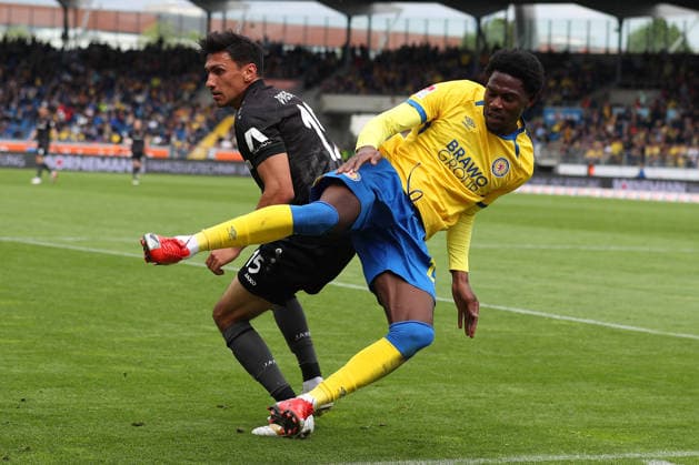 Braunschweig vs Dresden, 2. BL Braunschweig, 09.05.2026, Fußball, Herren, 2. BL, Saison 2025 2026, Eintracht Braunschweig vs. FC Dynamo Dresden: Claudio Kammerknecht (Dresden), Faride Alidou (Eintracht Braunschweig) (DFL DFB REGULATIONS PROHIBIT ANY USE OF PHOTOGRAPHS as IMAGE SEQUENCES and or QUASI-VIDEO) Stadion an der Hamburger Straße Niedersachsen Deutschland