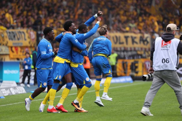 Braunschweig vs Dresden, 2. BL Braunschweig, 09.05.2026, Fußball, Herren, 2. BL, Saison 2025 2026, Eintracht Braunschweig vs. FC Dynamo Dresden: Schlussjubel, Cheftrainer Lars Kornetka (Eintracht Braunschweig) (DFL DFB REGULATIONS PROHIBIT ANY USE OF PHOTOGRAPHS as IMAGE SEQUENCES and or QUASI-VIDEO) Stadion an der Hamburger Straße Niedersachsen Deutschland