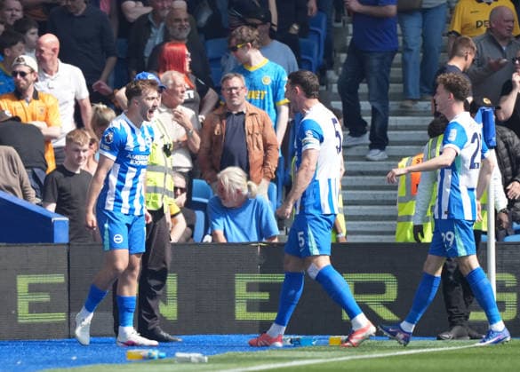 Brighton and Hove Albion v Wolverhampton, Premier League, Football, Amex Stadium, Brighton, UK - 09 May 2026 GOAL 1-0. Jack Hinshelwood of Brighton celebrates with teammates after scoring the opening goal for Brighton within the first minutes of the game. Brighton Amex Stadium Brighton UK, UK NEWSPAPERS OUT Copyright: xSeanxRyanx