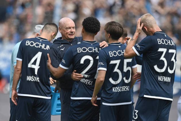 Trainer Uwe ROESLER (Rösler, BO) und Erhan MASOVIC (BO), bo29-, Kacper KOSCIERSKI (BO) und Philipp HOFMANN (BO), Schlussjubel, jubelnd, Jubel, Begeisterung, Freude, Emotion Fussball 2. Bundesliga, 33. Spieltag, VfL Bochum (BO) - Hannover 96 1-1 am 09.05.2026 im Vonovia Ruhrstadion Bochum Deutschland. DFL regulations prohibit any use of photographs as image sequences and or quasi-video Â