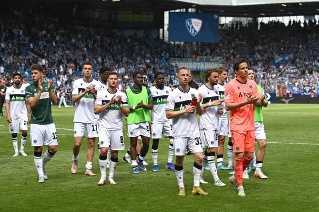 Hannover 96 Enttaeuschung, enttaeuscht, Frust, niedergeschlagen, Fussball 2. Bundesliga, 33. Spieltag, VfL Bochum (BO) - Hannover 96 1-1 am 09.05.2026 im Vonovia Ruhrstadion Bochum Deutschland. DFL regulations prohibit any use of photographs as image sequences and or quasi-video Â