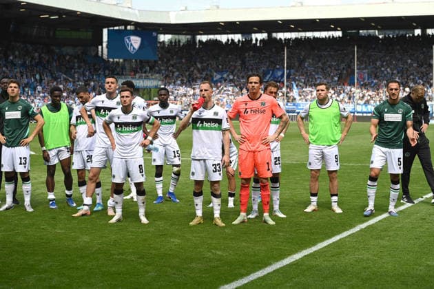 Hannover 96 Enttaeuschung, enttaeuscht, Frust, niedergeschlagen, Fussball 2. Bundesliga, 33. Spieltag, VfL Bochum (BO) - Hannover 96 1-1 am 09.05.2026 im Vonovia Ruhrstadion Bochum Deutschland. DFL regulations prohibit any use of photographs as image sequences and or quasi-video Â