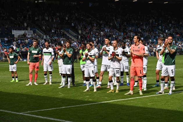 Hannover 96 Enttaeuschung, enttaeuscht, Frust, niedergeschlagen, Fussball 2. Bundesliga, 33. Spieltag, VfL Bochum (BO) - Hannover 96 1-1 am 09.05.2026 im Vonovia Ruhrstadion Bochum Deutschland. DFL regulations prohibit any use of photographs as image sequences and or quasi-video Â