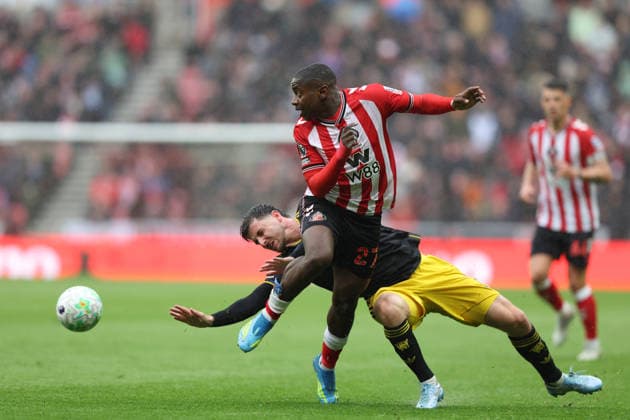 Sunderland, England, 9th May 2026. Noah Sadiki (R) of Sunderland in action with Mason Mount of Manchester United, ManU during the Sunderland vs Manchester United Premier League match at the Stadium Of Light, Sunderland. Picture credit should read: Nigel Roddis Sportimage EDITORIAL USE ONLY. No use with unauthorised audio, video, data, fixture lists, club league logos or live services. Online in-match use limited to 120 images, no video emulation. No use in betting, games or single club league player publications. SPI_008_NR_SUND_MANC SPI-4790-0008