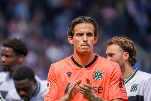 Deutschland: Fussball 2.Bundesliga 2025 2026, 33. Spieltag - VfL Bochum vs Hannover 96 - Vonovia Ruhrstadion (Bochum): Portraitfoto, Portrait, Einzelaufnahme, Porträt Nahuel Noll (Hannover 96, 1) Bochum