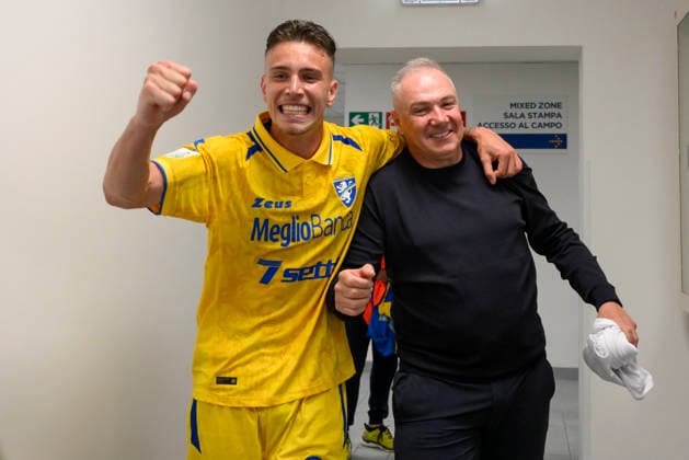 Frosinone s Antonio Raimondo and Frosinone s head coach Massimiliano Alvini celebrates promotion to Serie A in the locker room during the Serie BKT soccer match between Frosinone and Mantova at the Frosinone™s Benito Stirpe stadium, Italy - Friday, May 08, 2026 - Soccer ( Photo by Fabrizio Corradetti LaPresse )  Copyright: xFabrizioxCorradetti LaPressex