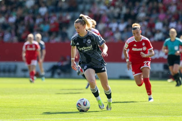 Nina Luehrssen (Eintracht Frankfurt, 11) mit Ball. GER, FC Bayern Muenchen vs. Eintracht Frankfurt, Fussball, Google Pixel Frauen-Bundesliga, 25. Spieltag, Saison 2025 2026, 09.05.2026, DFL DFB REGULATIONS PROHIBIT ANY USE OF PHOTOGRAPHS as IMAGE SEQUENCES and or QUASI-VIDEO, GER, FC Bayern Muenchen vs. Eintracht Frankfurt, Fussball, Google Pixel Frauen-Bundesliga, 25. Spieltag, Saison 2025 2026, 09.05.2026 Muenchen Copyright: xEibner-Pressefoto JennixMaulx EP_JML