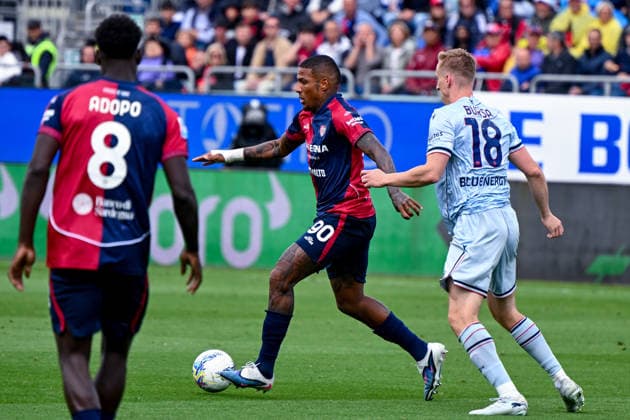 Cagliari s Michael Folorunsho in action during the Serie A soccer match between Cagliari Calcio and Udinese at the Unipol Domus in Cagliari, Sardinia - Saturday 9th May. - Soccer  Copyright: xGianlucaxZuddas LaPressex
