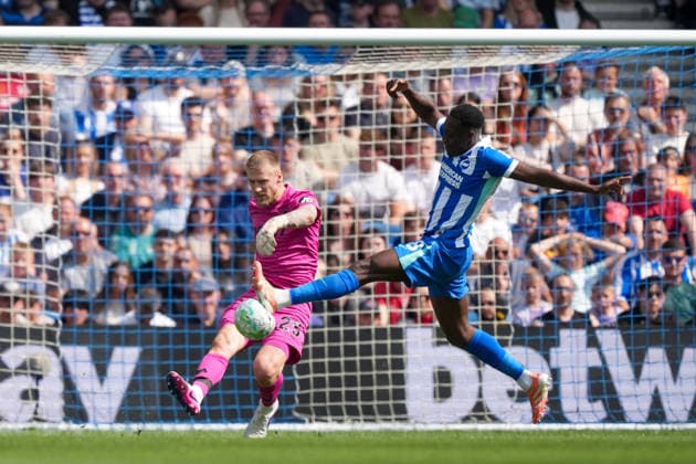 Brighton and Hove Albion v Wolverhampton, Premier League, Football, Amex Stadium, Brighton, UK - 09 May 2026 Danny Welbeck of Brighton blocks clearance by Daniel Bentley goalkeeper of Wolves. Brighton Amex Stadium Brighton UK, UK NEWSPAPERS OUT Copyright: xSeanxRyanx