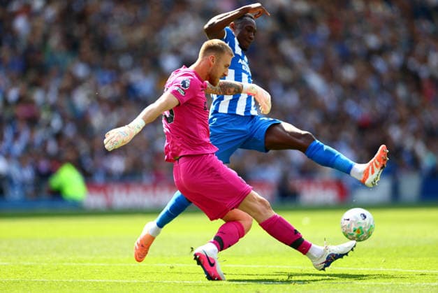 Daniel Bentley of Wolverhampton Wanderers and Danny Welbeck of Brighton and Hove Albion. Brighton and Hove Albion v Wolverhampton Wanderers, Premier League, Football, American Express Community Stadium, Brighton , UK - 09 May 2026Brighton American Express Community Stadi United Kingdom EDITORIAL USE ONLY No use with unauthorised audio, video, data, fixture lists, club league logos or live services. Online in-match use limited to 120 images, no video emulation. No use in betting, games or single club league player publications.  Copyright: xJamesxMarsh Shutterstockx 16861685aq