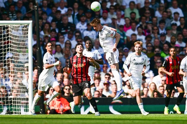 Fulham FC v AFC Bournemouth, Premier League Fulham midfielder Tom Cairney (10) heads the ball during the Premier League match between Fulham FC and AFC Bournemouth at Craven Cottage, London, UK on 9 May 2026. London Craven Cottage Greater London UK Editorial use only DataCo restrictions apply See www.football-dataco.com , Copyright: xDennisxGoodwinx PSI-24220-0034