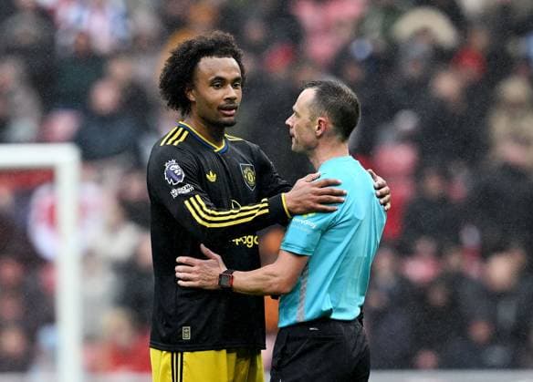 Joshua Zirkzee of Manchester United, ManU and referee Stuart Attwell Sunderland v Manchester United, Premier League, Football, Stadium of Light, Sunderland , UK - 09 May 2026Sunderland Stadium of Light United Kingdom EDITORIAL USE ONLY No use with unauthorised audio, video, data, fixture lists, club league logos or live services. Online in-match use limited to 120 images, no video emulation. No use in betting, games or single club league player publications. Copyright: xAnnaxGowthorpe Shutterstockx 16861687n