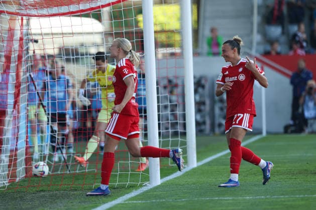 Jubel zum Tor zum 2:0 durch Pernille Harder (FC Bayern Muenchen, 21), GER, FC Bayern Muenchen vs. Eintracht Frankfurt, Fussball, Google Pixel Frauen-Bundesliga, 25. Spieltag, Saison 2025 2026, 09.05.2026, DFL DFB REGULATIONS PROHIBIT ANY USE OF PHOTOGRAPHS as IMAGE SEQUENCES and or QUASI-VIDEO, GER, FC Bayern Muenchen vs. Eintracht Frankfurt, Fussball, Google Pixel Frauen-Bundesliga, 25. Spieltag, Saison 2025 2026, 09.05.2026 Muenchen Copyright: xEibner-Pressefoto JennixMaulx EP_JML
