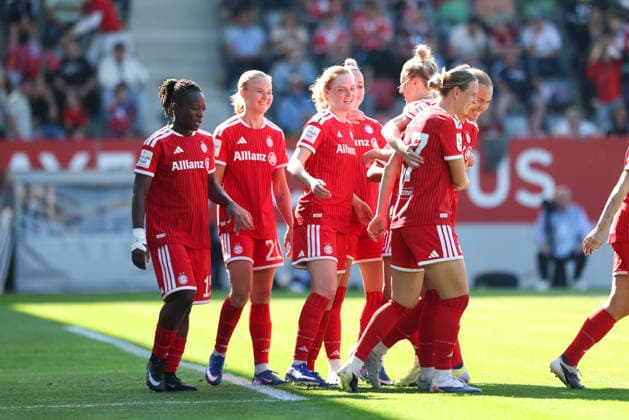 Jubel zum Tor zum 2:0 durch Pernille Harder (FC Bayern Muenchen, 21), GER, FC Bayern Muenchen vs. Eintracht Frankfurt, Fussball, Google Pixel Frauen-Bundesliga, 25. Spieltag, Saison 2025 2026, 09.05.2026, DFL DFB REGULATIONS PROHIBIT ANY USE OF PHOTOGRAPHS as IMAGE SEQUENCES and or QUASI-VIDEO, GER, FC Bayern Muenchen vs. Eintracht Frankfurt, Fussball, Google Pixel Frauen-Bundesliga, 25. Spieltag, Saison 2025 2026, 09.05.2026 Muenchen Copyright: xEibner-Pressefoto JennixMaulx EP_JML