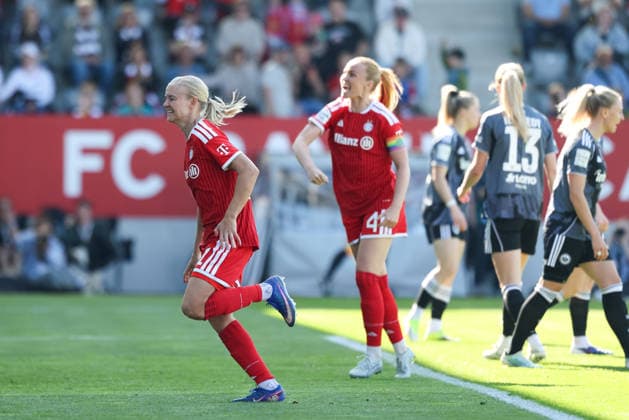 Jubel zum Tor zum 2:0 durch Pernille Harder (FC Bayern Muenchen, 21), GER, FC Bayern Muenchen vs. Eintracht Frankfurt, Fussball, Google Pixel Frauen-Bundesliga, 25. Spieltag, Saison 2025 2026, 09.05.2026, DFL DFB REGULATIONS PROHIBIT ANY USE OF PHOTOGRAPHS as IMAGE SEQUENCES and or QUASI-VIDEO, GER, FC Bayern Muenchen vs. Eintracht Frankfurt, Fussball, Google Pixel Frauen-Bundesliga, 25. Spieltag, Saison 2025 2026, 09.05.2026 Muenchen Copyright: xEibner-Pressefoto JennixMaulx EP_JML