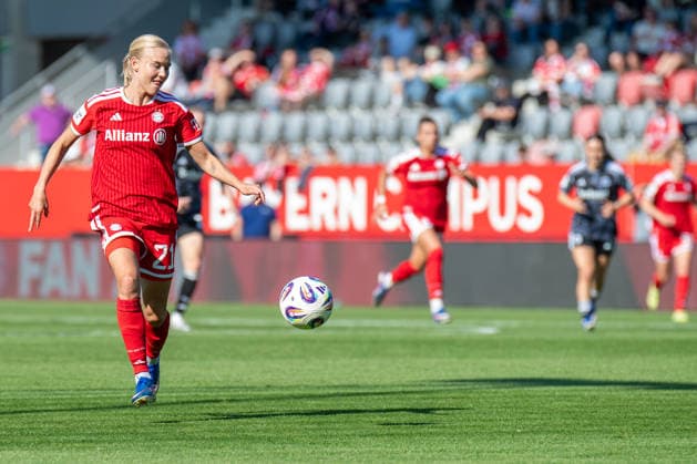 Pernille Harder (21 Bayern) in Aktion beim Google Pixel Frauen Bundesligaspiel FC Bayern München - Eintracht Frankfurt am 09.05.2026. München FC Bayern Campus Deutschland Deutschland