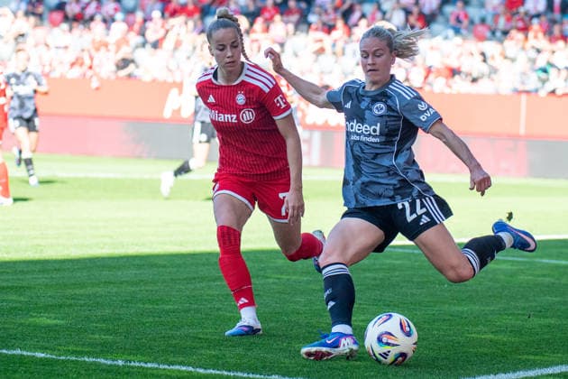 Nadine Riesen (22 Frankfurt) und Giulia Gwinn (7 FC Bayern) in Aktion beim Google Pixel Frauen Bundesligaspiel FC Bayern München - Eintracht Frankfurt am 09.05.2026. München FC Bayern Campus Deutschland Deutschland