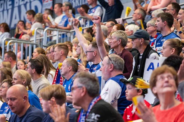HSG Blomberg-Lippe (GER) vs. Thueringer HC (GER) Handball, 1. Handball Bundesliga Frauen, Halbfinale, Spiel 3, 9.5.2026, Saision 2025 2026, Blomberg Die Fans der HSG Blomberg-Lippe (GER) jubeln nach einem Tor Blomberg Sporthalle an der Ulmenallee Deutschland