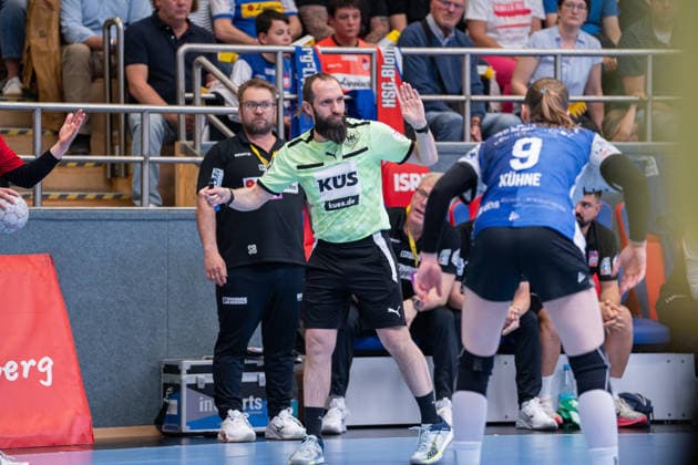 HSG Blomberg-Lippe (GER) vs. Thueringer HC (GER) Handball, 1. Handball Bundesliga Frauen, Halbfinale, Spiel 3, 9.5.2026, Saision 2025 2026, Blomberg Marcus Hurst (Schiedsrichter) Blomberg Sporthalle an der Ulmenallee Deutschland