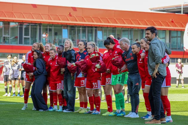 München, Deutschland: 09. Mai 2026 - 1. Frauen Bundesliga - 25. Spieltag - FC Bayern München vs. Eintracht Frankfurt Im Bild: Die Spielerinnen des FC Bayern, die diese Saison den Club verlassen haben oder zur neuen Saison verlassen, bei ihrer Verabschiedung in München Copyright: HMBxMedia MadeleinexFantini