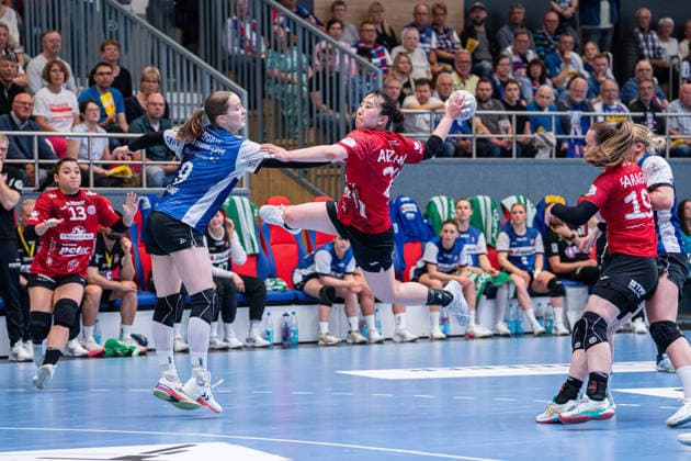 HSG Blomberg-Lippe (GER) vs. Thueringer HC (GER) Handball, 1. Handball Bundesliga Frauen, Halbfinale, Spiel 3, 9.5.2026, Saision 2025 2026, Blomberg Natsuki Aizawa (Thueringer HC, 23) im Torwurf gegen Nieke Kuehne (HSG Blomberg-Lippe, 09) Blomberg Sporthalle an der Ulmenallee Deutschland