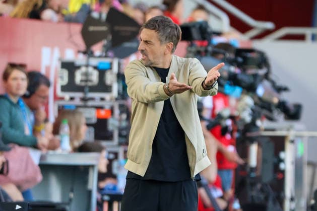München, Deutschland: 09. Mai 2026 - 1. Frauen Bundesliga - 25. Spieltag - FC Bayern München vs. Eintracht Frankfurt Im Bild: Trainer Niko Kovac (SGE) gestikuliert Copyright: HMBxMedia MadeleinexFantini