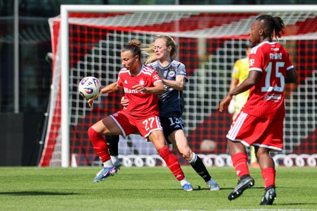 München, Deutschland: 09. Mai 2026 - 1. Frauen Bundesliga - 25. Spieltag - FC Bayern München vs. Eintracht Frankfurt Im Bild: v.li. im Zweikampf Arianna Caruso (FCB) und Amanda Ilestedt (SGE) Copyright: HMBxMedia MadeleinexFantini