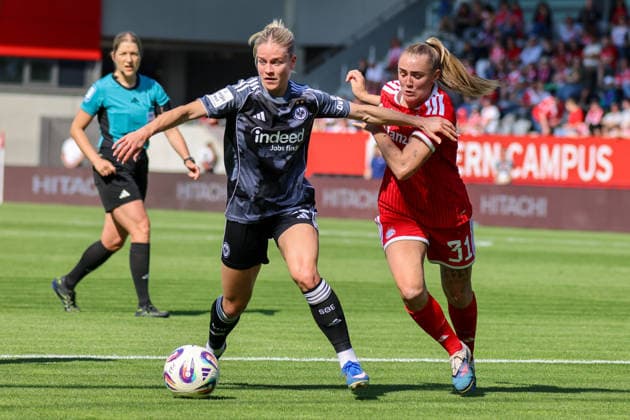 München, Deutschland: 09. Mai 2026 - 1. Frauen Bundesliga - 25. Spieltag - FC Bayern München vs. Eintracht Frankfurt Im Bild: v.li. im Zweikampf Nadine Riesen (SGE) und Georgia Stanway (FCB) Copyright: HMBxMedia MadeleinexFantini