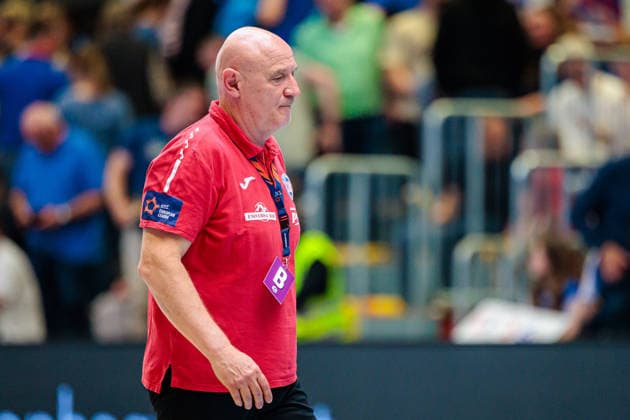 Hebert Mueller (Thueringer HC, Trainer) auf dem Weg in die Halbzeit GER, HSG Blomberg-Lippe vs. Thueringer HC, Handball, 1. Bundesliga Frauen, Play-Offs, Halbfinale, Spiel 3, 09.05.2026 GER, HSG Blomberg-Lippe vs. Thueringer HC, Handball, 1. Bundesliga Frauen, Play-Offs, Halbfinale, Spiel 3, 09.05.2026 Blomberg Copyright: xEibner-Pressefoto JanxRollingerx EP_JSK