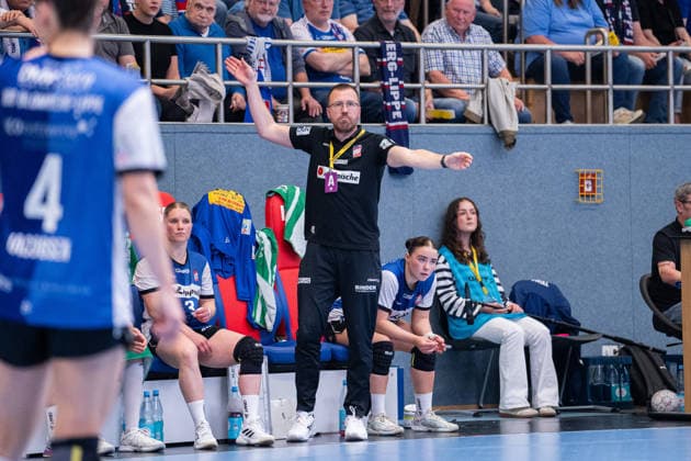 HSG Blomberg-Lippe (GER) vs. Thueringer HC (GER) Handball, 1. Handball Bundesliga Frauen, Halbfinale, Spiel 3, 9.5.2026, Saision 2025 2026, Blomberg Oliver Lippert (HSG Blomberg-Lippe, Mannschaftsverantwortlicher) gestikuliert Blomberg Sporthalle an der Ulmenallee Deutschland