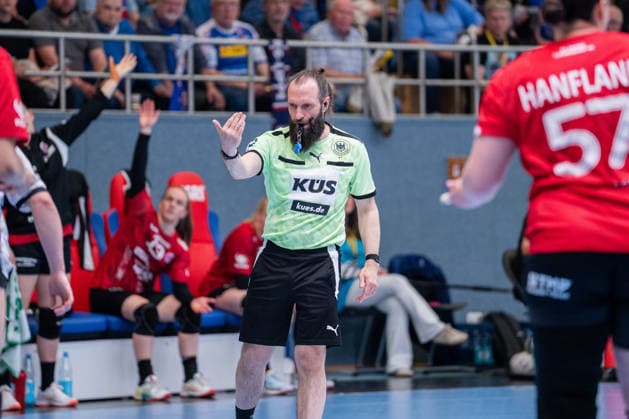 HSG Blomberg-Lippe (GER) vs. Thueringer HC (GER) Handball, 1. Handball Bundesliga Frauen, Halbfinale, Spiel 3, 9.5.2026, Saision 2025 2026, Blomberg Marcus Hurst (Schiedsrichter) Blomberg Sporthalle an der Ulmenallee Deutschland