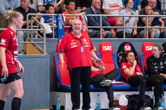 HSG Blomberg-Lippe (GER) vs. Thueringer HC (GER) Handball, 1. Handball Bundesliga Frauen, Halbfinale, Spiel 3, 9.5.2026, Saision 2025 2026, Blomberg Helfried Mueller (Thueringer HC, Co-Trainer) beschwert sich Blomberg Sporthalle an der Ulmenallee Deutschland