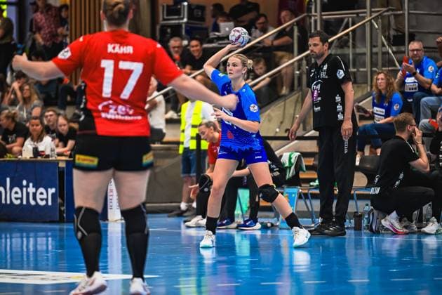 Szene mit Lynn Holtman (17; Union Neckarsulm) und Spieler von Team Person 10839 Szene mit Lynn Holtman (17; Sport-Union Neckarsulm)