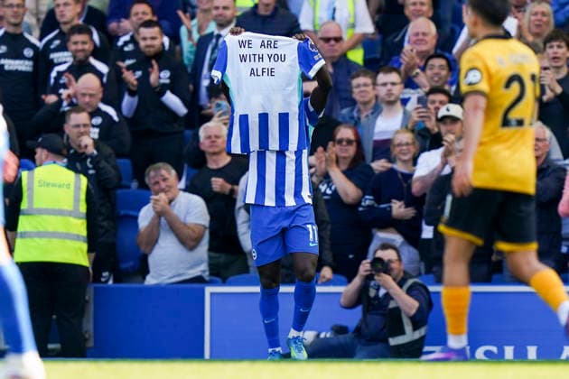 Brighton & Hove Albion v Wolverhampton Wanderers, Premier League Brighton & Hove Albion forward Yankuba Minteh (11) scores a GOAL 3-0 and celebrates holding up a shirt with the words ˜We Are With You Alfie™ during the Brighton & Hove Albion v Wolverhampton Wanderers Premier League match at the American Express Stadium, Brighton & Hove, England on 9 May 2026 Credit: Robbie Hoad Every Second Media Editorial use only. All images are copyright Every Second Media Limited. No images may be reproduced without prior permission. All rights reserved. Premier League and Football League images are subject to licensing agreements with Football DataCo Limited. see https: www.football-dataco.com Copyright: xIMAGO EveryxSecondxMediax ESM-1981-0008 RobbiexHoadx xEveryxSecondxMediax