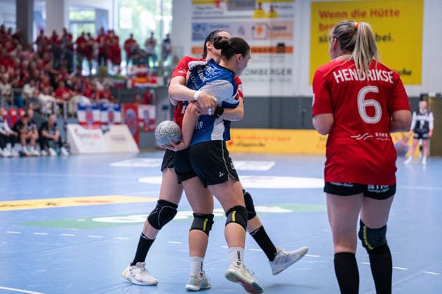 HSG Blomberg-Lippe (GER) vs. Thueringer HC (GER) Handball, 1. Handball Bundesliga Frauen, Halbfinale, Spiel 3, 9.5.2026, Saision 2025 2026, Blomberg Elin Magnusdottir (HSG Blomberg-Lippe, 33) im Zweikampf Blomberg Sporthalle an der Ulmenallee Deutschland
