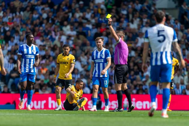 Brighton & Hove Albion v Wolverhampton Wanderers - Premier League Kaoru Mitoma of Brighton & Hove Albion receives a yellow card during the Premier League match between Brighton & Hove Albion and Wolverhampton Wanderers at the American Express Community Stadium in Brighton and Hove, England, on May 9, 2026. Brighton and Hove East Sussex United Kingdom  Copyright: xMIxNewsx originalFilename:fletcher-brighton260509_npgQF.jpg