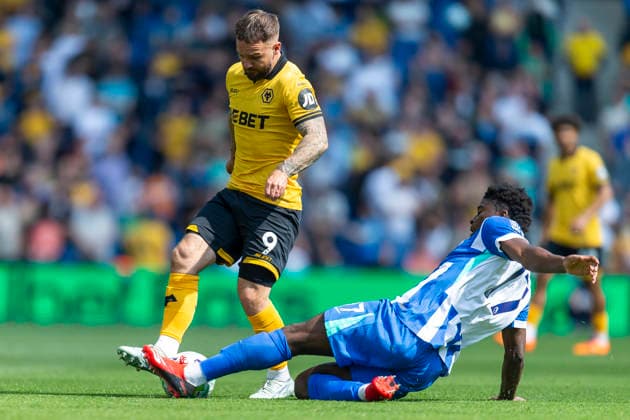 Brighton & Hove Albion v Wolverhampton Wanderers - Premier League Adam Armstrong of Wolverhampton Wanderers is tackled by Carlos Baleba of Brighton & Hove Albion during the Premier League match between Brighton & Hove Albion and Wolverhampton Wanderers at the American Express Community Stadium in Brighton and Hove, England, on May 9, 2026. Brighton and Hove East Sussex United Kingdom  Copyright: xMIxNewsx originalFilename:fletcher-brighton260509_npL1S.jpg