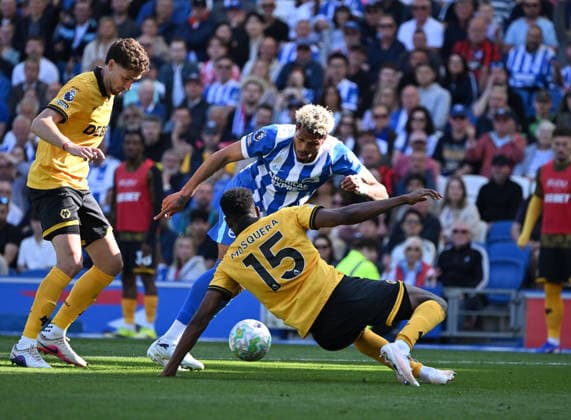 Georginio Rutter of Brighton ties to find a way past Yerson Mosquera of Wolves during the Premier League match between Brighton and Hove Albion and Wolverhampton Wanderers at the American Express Stadium, Brighton UK - Saturday 9th May 2026 Brighton v Wolves Premier League Football, Amex Stadium, Sussex, UK - 09 May 2026Brighton Amex Stadium Sussex United Kingdom EDITORIAL USE ONLY No use with unauthorised audio, video, data, fixture lists, club league logos or live services. Online in-match use limited to 120 images, no video emulation. No use in betting, games or single club league player publications. . No mer Copyright: xLizxFinlayson TPI Shutterstockx 16867427bt