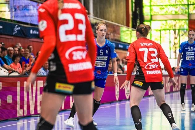 Szene mit Kim Hinkelmann (5; Union Neckarsulm) und Lilli Holste (58; Sport-Union Neckarsulm) Szene mit Kim Hinkelmann (5; Sport-Union Neckarsulm) und Lilli Holste (58; Sport-Union Neckarsulm)