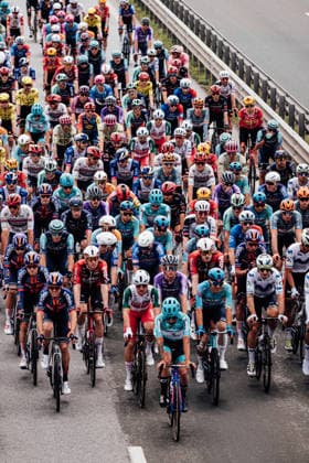 2026 Giro d Italia Stage 2 Picture by Zac Williams SWpix.com - 09 05 2026 - Cycling - 2026 Giro d Italia - Stage 2 - Burgas to Veliko Tarnavo - The peloton. Copyright: x xSWpix.comx(t axPhotographyxHubxLtd)xZacxWilliams SWpix.comx SWP-2645