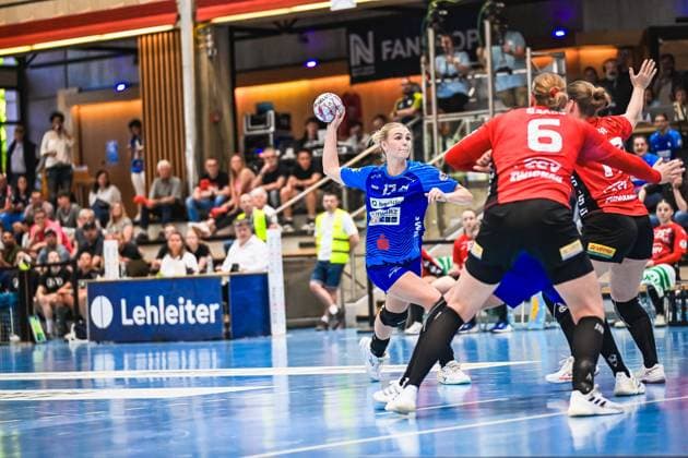 Szene mit Lynn Holtman (17; Union Neckarsulm) und Spieler von Team Person 10839 Szene mit Lynn Holtman (17; Sport-Union Neckarsulm) und Gegnerin