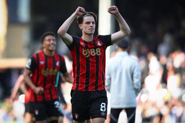 Premier League: Fulham v AFC Bournemouth LONDON, UK - 9th May 2026: Alex Scott of AFC Bournemouth celebrates after the Premier League match between Fulham FC and AFC Bournemouth at Craven Cottage London Craven Cottage England United Kingdom Copyright: xCraigxMercerx xPeakxActionxPhotosx