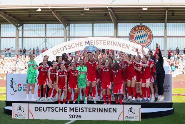 Die Fussballerinnen des FC Bayern Muenchen sind deutsche Meister, Meisterfeier, Meisterinnen, Jubel, Emotionen, Schale, Meisterschale, GER, FC Bayern Muenchen vs. Eintracht Frankfurt, Fussball, Google Pixel Frauen-Bundesliga, 25. Spieltag, Saison 2025 2026, 09.05.2026, DFL DFB REGULATIONS PROHIBIT ANY USE OF PHOTOGRAPHS as IMAGE SEQUENCES and or QUASI-VIDEO, GER, FC Bayern Muenchen vs. Eintracht Frankfurt, Fussball, Google Pixel Frauen-Bundesliga, 25. Spieltag, Saison 2025 2026, 09.05.2026 Muenchen Copyright: xEibner-Pressefoto JennixMaulx EP_JML