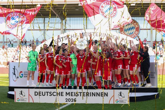 Die Fussballerinnen des FC Bayern Muenchen sind deutsche Meister, Meisterfeier, Meisterinnen, Jubel, Emotionen, Schale, Meisterschale, GER, FC Bayern Muenchen vs. Eintracht Frankfurt, Fussball, Google Pixel Frauen-Bundesliga, 25. Spieltag, Saison 2025 2026, 09.05.2026, DFL DFB REGULATIONS PROHIBIT ANY USE OF PHOTOGRAPHS as IMAGE SEQUENCES and or QUASI-VIDEO, GER, FC Bayern Muenchen vs. Eintracht Frankfurt, Fussball, Google Pixel Frauen-Bundesliga, 25. Spieltag, Saison 2025 2026, 09.05.2026 Muenchen Copyright: xEibner-Pressefoto JennixMaulx EP_JML